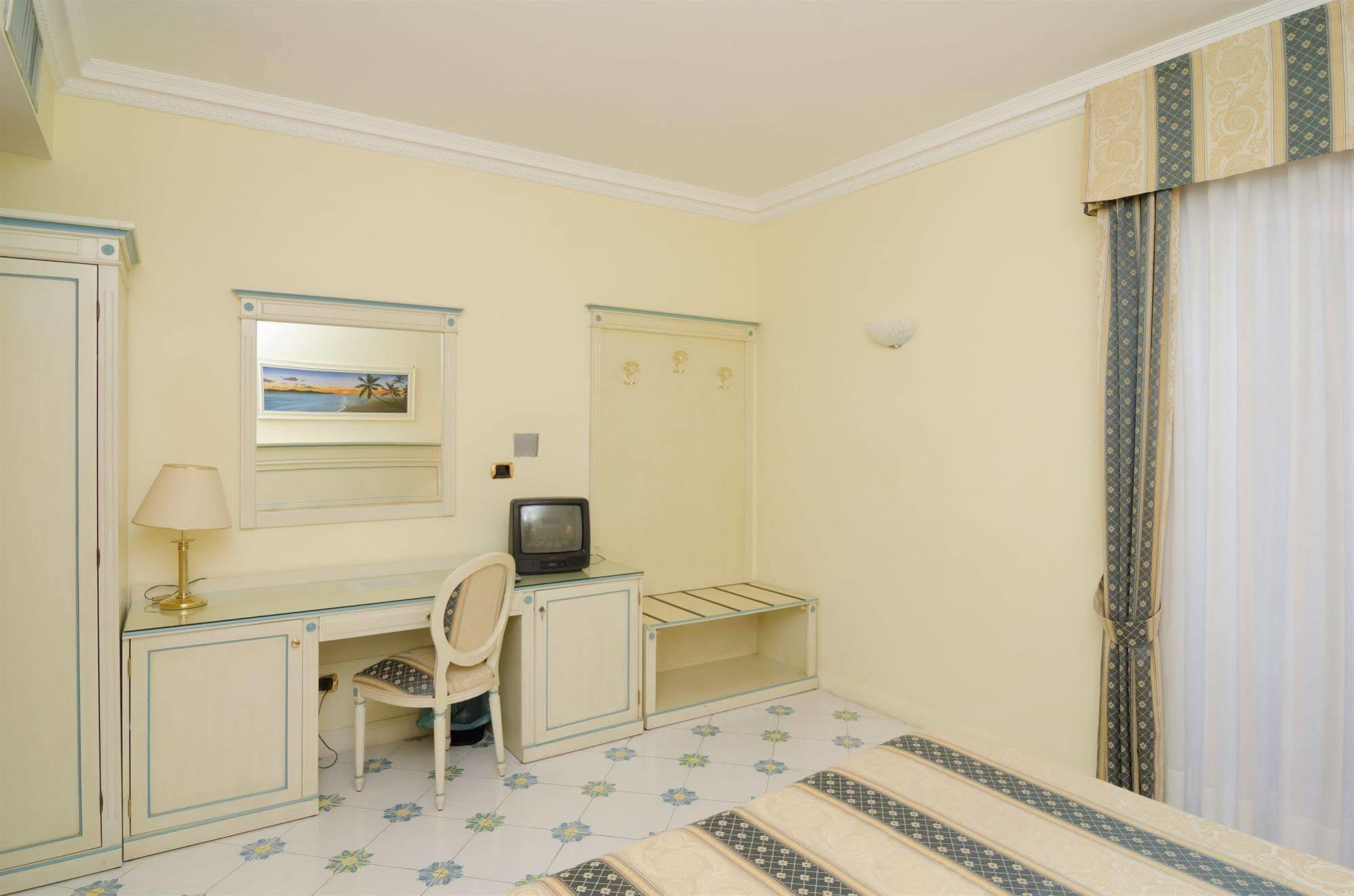 Hotel Flora Wellness & Beauty Ischia Bagian luar foto
