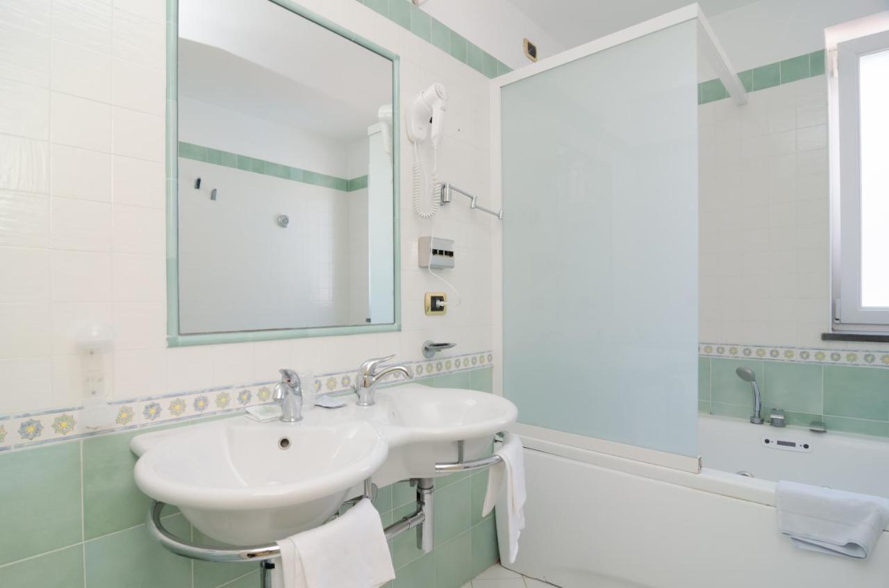 Hotel Flora Wellness & Beauty Ischia Bagian luar foto